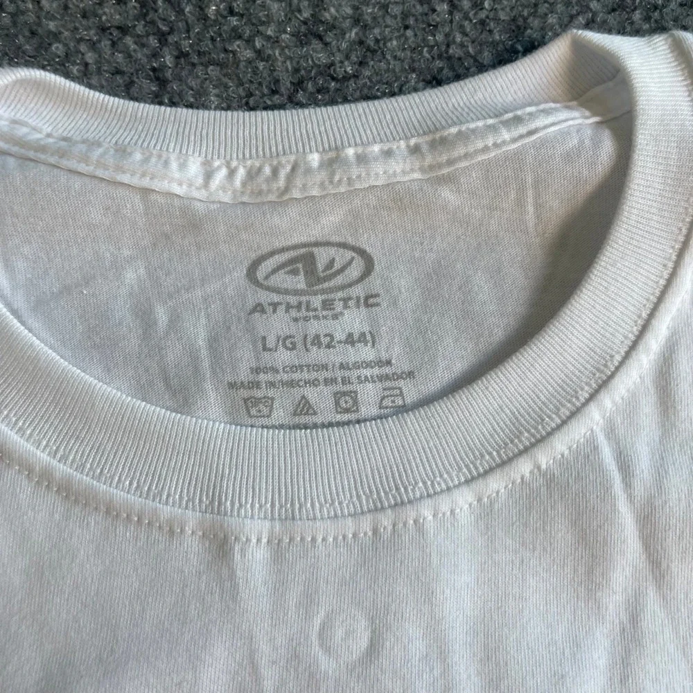 Athletic Works Mens White Short Sleeve Pocket T-Shirt 100% Cotton Size L 42-44 - Picture 2 of 6